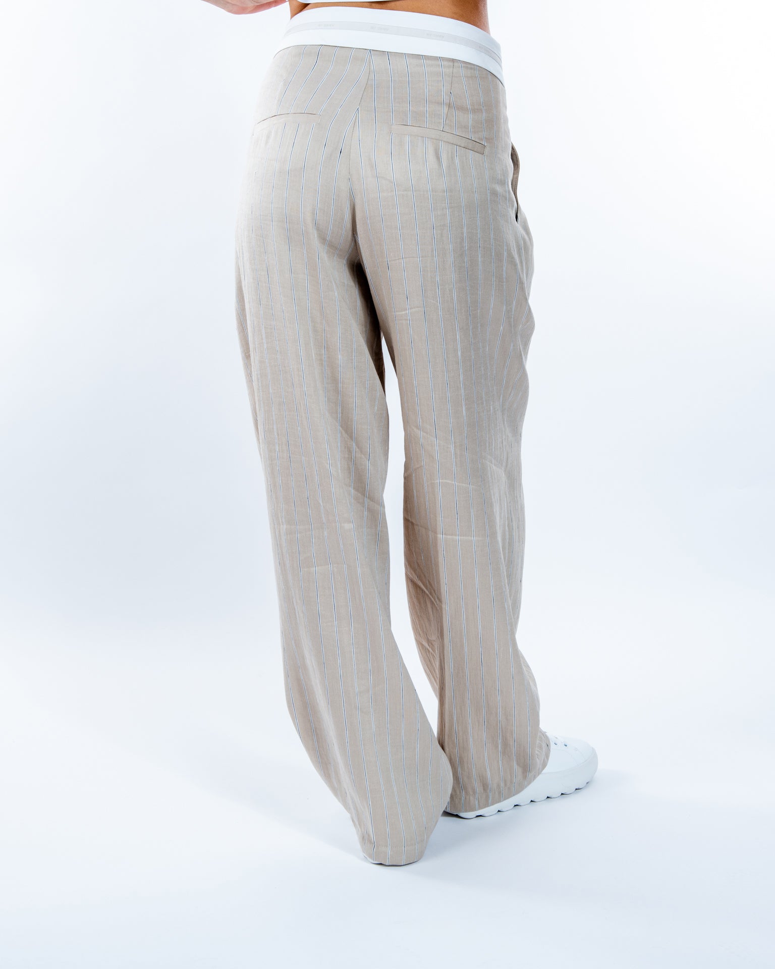 Pantalón ancho de hilo diplomático con cinturilla ancha