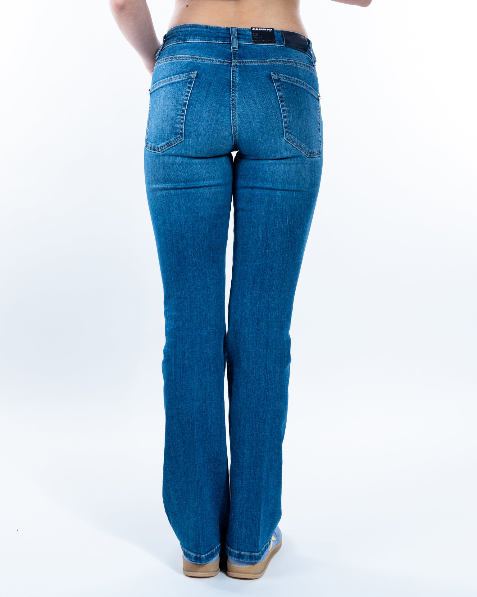 Pantalón tejano acampanado