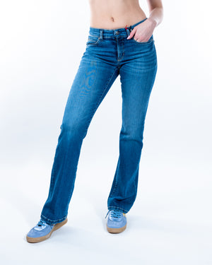 Pantalón tejano acampanado